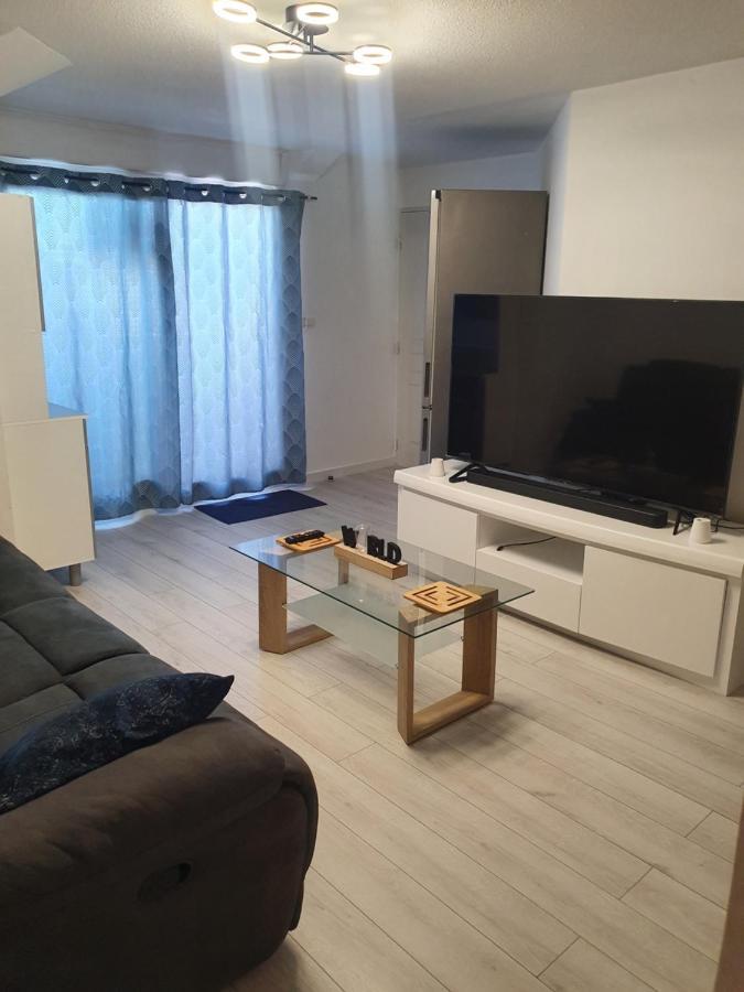 Appartement Cosy Proche De L'Aeroport T R A N S F E R T Sur Demande Сен Дьони Екстериор снимка