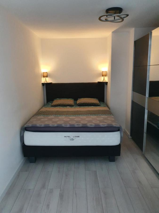 Appartement Cosy Proche De L'Aeroport T R A N S F E R T Sur Demande Сен Дьони Екстериор снимка
